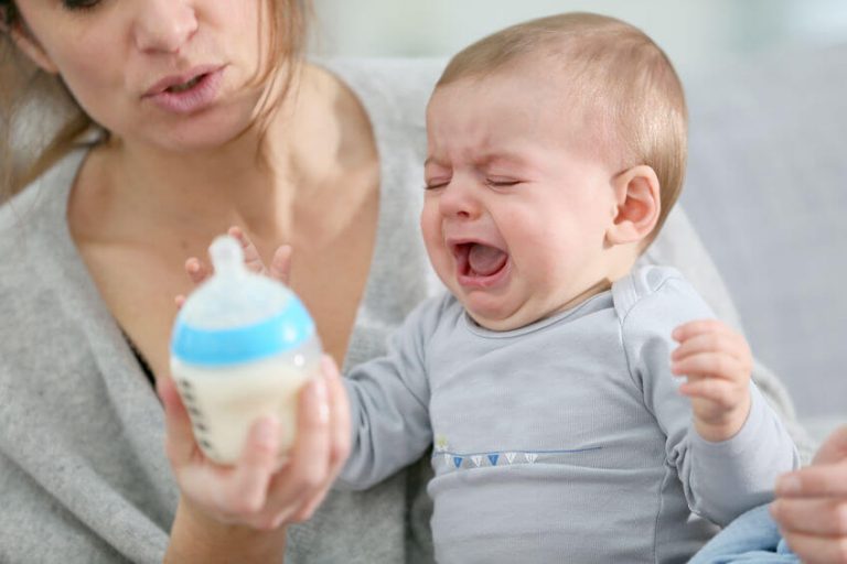 赤ちゃんが授乳直後に泣く原因は？飲んだ後すぐに泣くときの対処法！